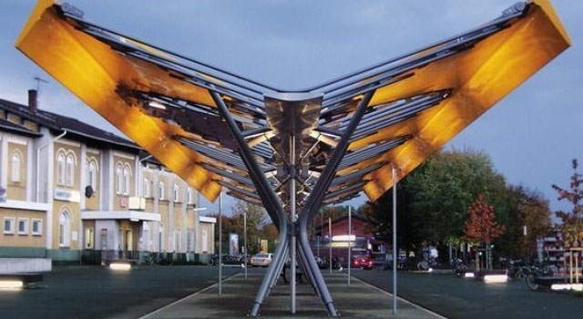 長春公交車體廣告 黃色大蝙蝠候車亭